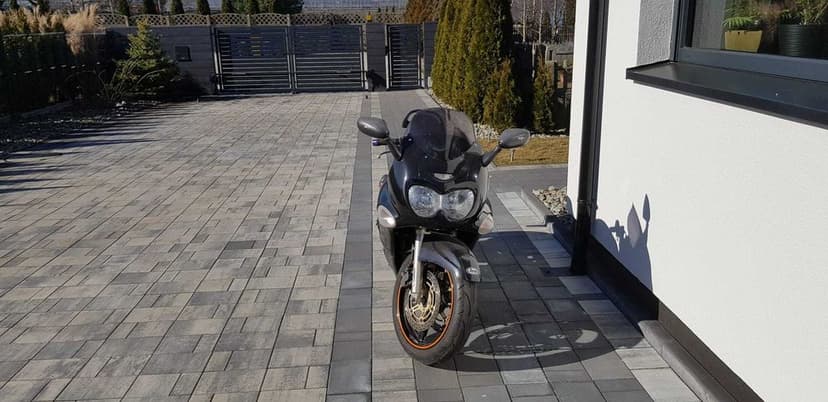 Suzuki GSX-F 750 przebieg 34 tyś. km