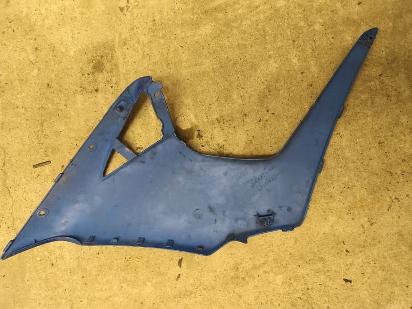 Boczek mały prawa strona suzuki GSX-R  1000k6