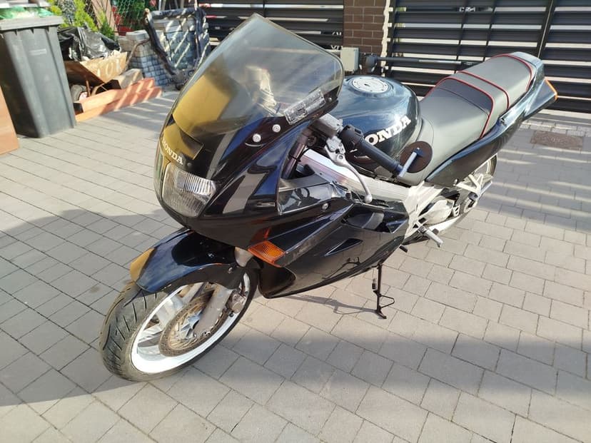Honda vfr 750 stan dobry