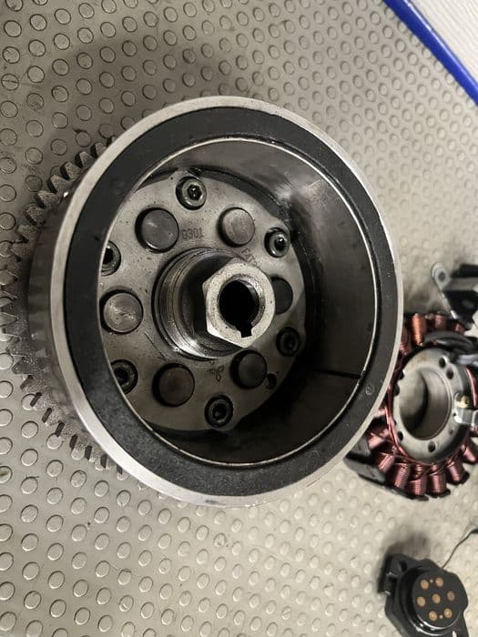 Zaplon suzuki drz 400 ltz koło magnesowe magneto alternator