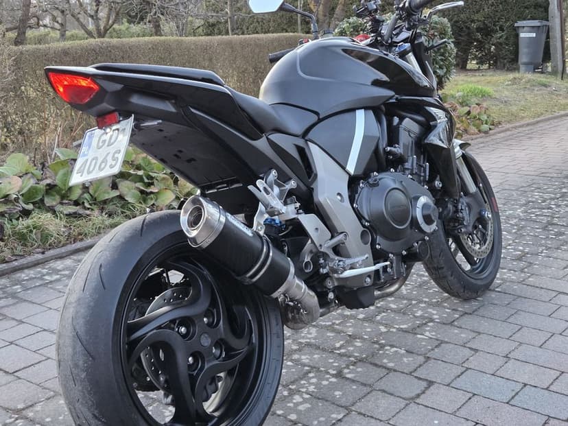 Sprzedam  Honda Cb1000r  2010r.