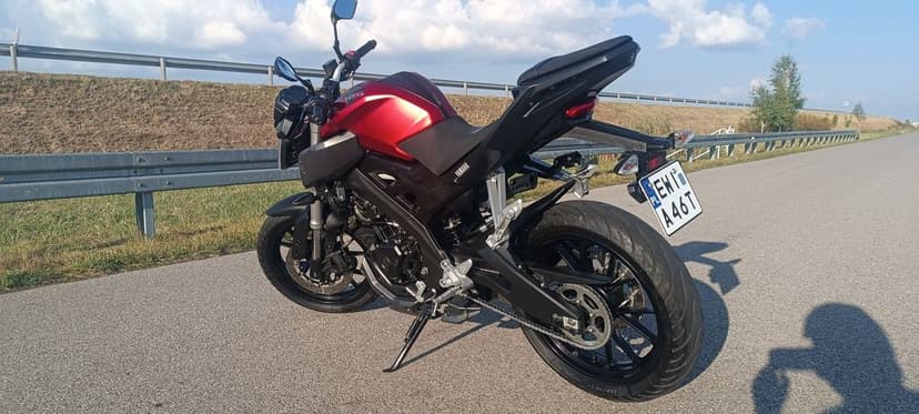 Yamaha MT 125 PL salon Akrapovic