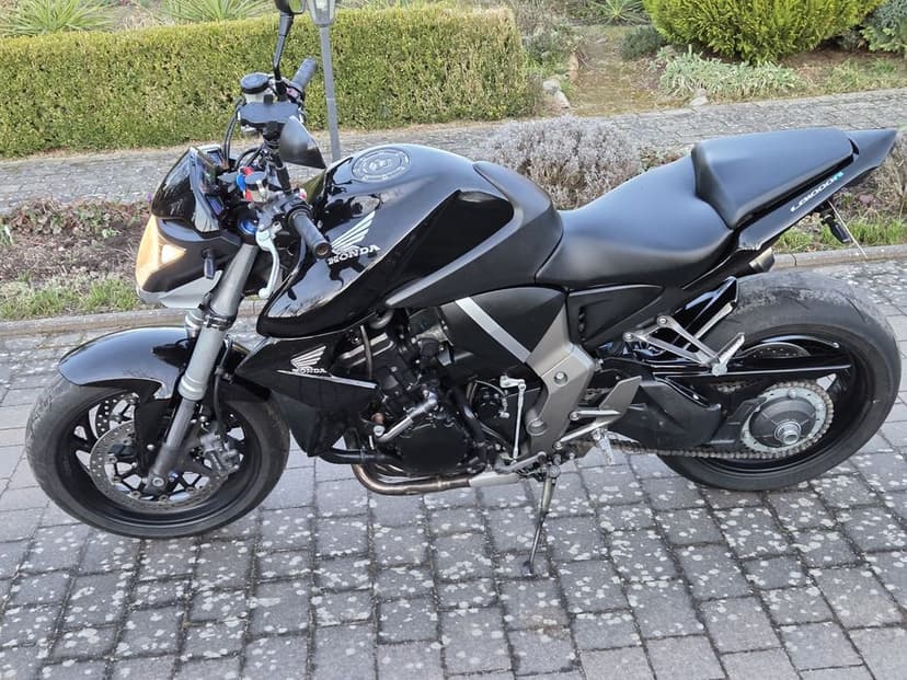 Sprzedam  Honda Cb1000r  2010r.
