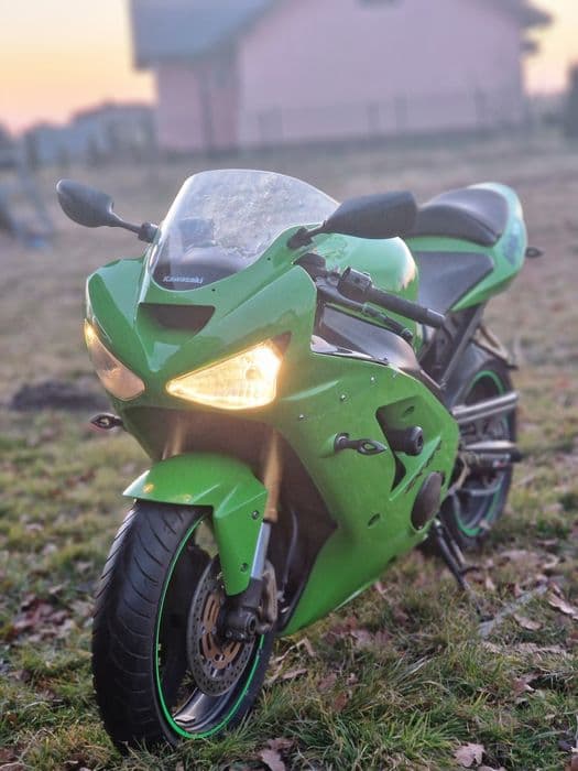 Kawasaki zx6r 636 6 lat w jednych rękach
