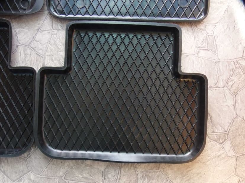 Dywaniki Gumowe Toyota Rav-4 Land Cruiser Hilux Camry Avensis Yaris