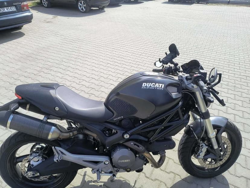 Ducati Monster 696 + ABS