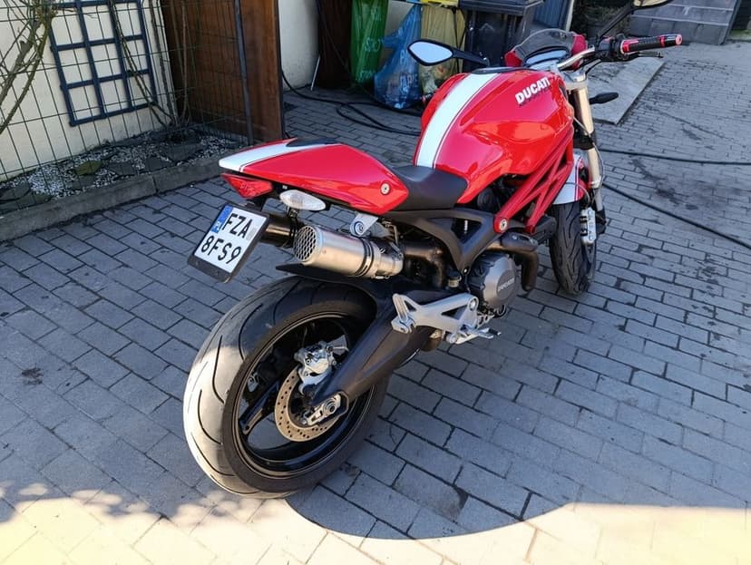 Ducati Monster 696