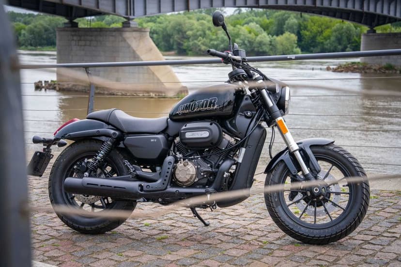 Motocykl Chopper Cruiser QJMOTOR SRV 12V 125cm3 Silnik V4 HIT 2026r