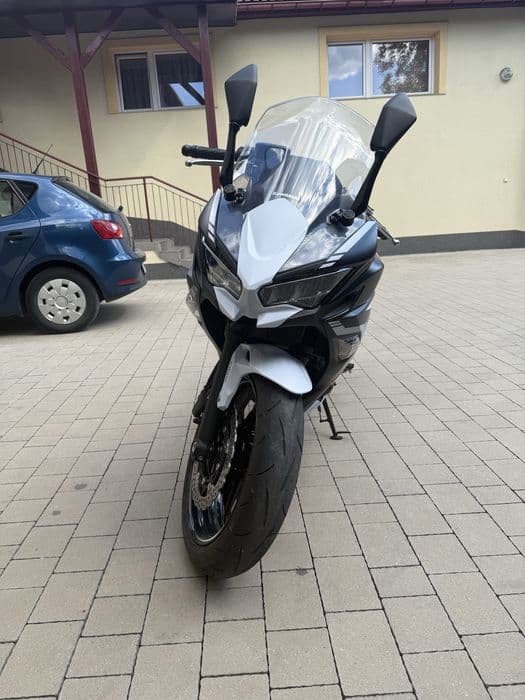 Sprzedam Kawasaki Ninja 650.