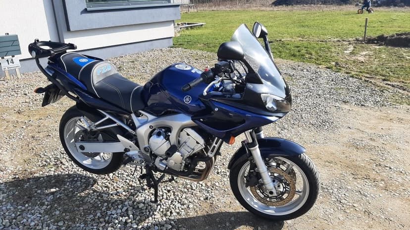 Yamaha FZ6 Fazer 2004r. świeżo po serwisie + kufer centr.Givi Maxia 3