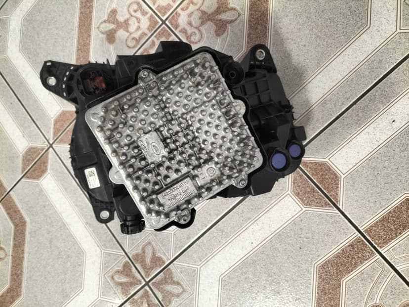 Land Rover Defender lewa lampa full LED Matrix