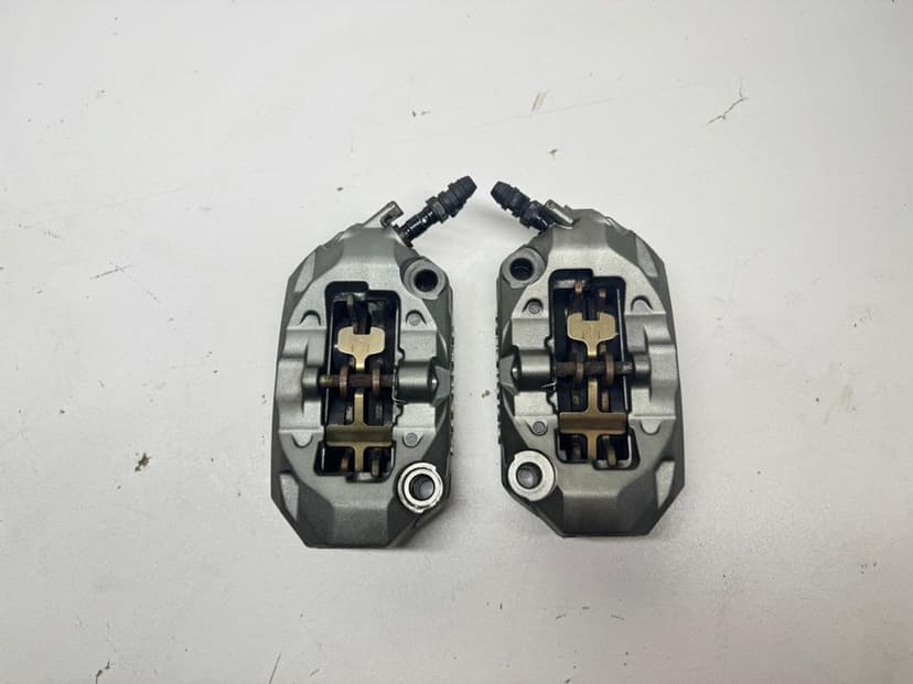 Ducati Monster 821 Brembo Monoblock Zaciski Hamulcowe Przód Przednie