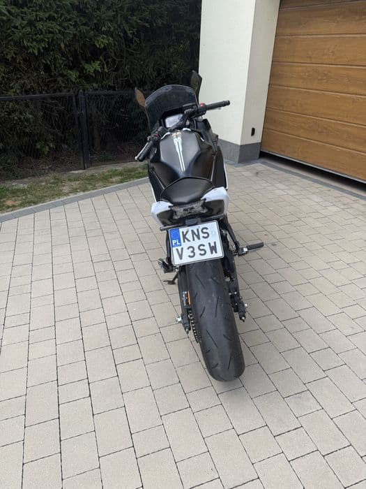 Sprzedam Kawasaki Ninja 650.
