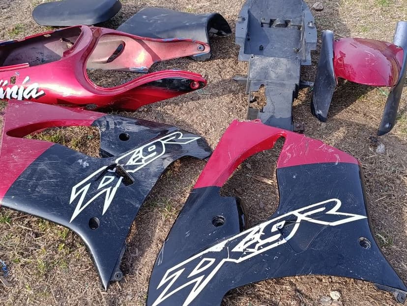Zadupek Kawasaki ZX9R 99-02r wypełnienie tył nadkole błotnik boczek