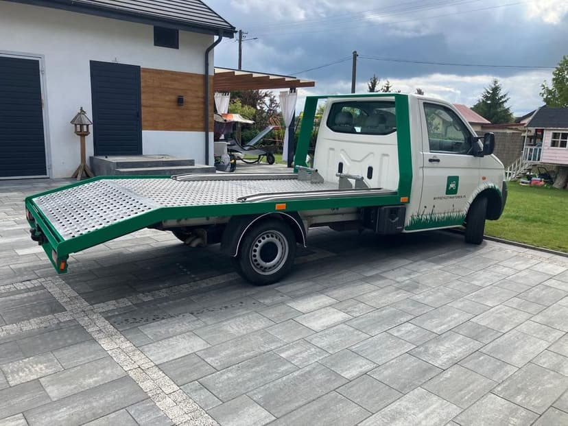 Volkswagen Transporter 2,5 TDI 130 km laweta