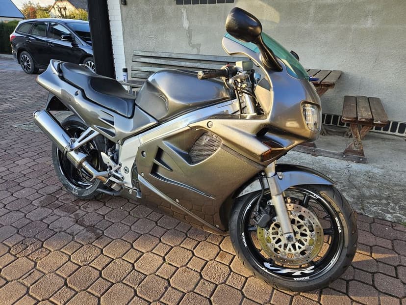 Honda vfr 750 rc36 szosowy turystyczny 1994