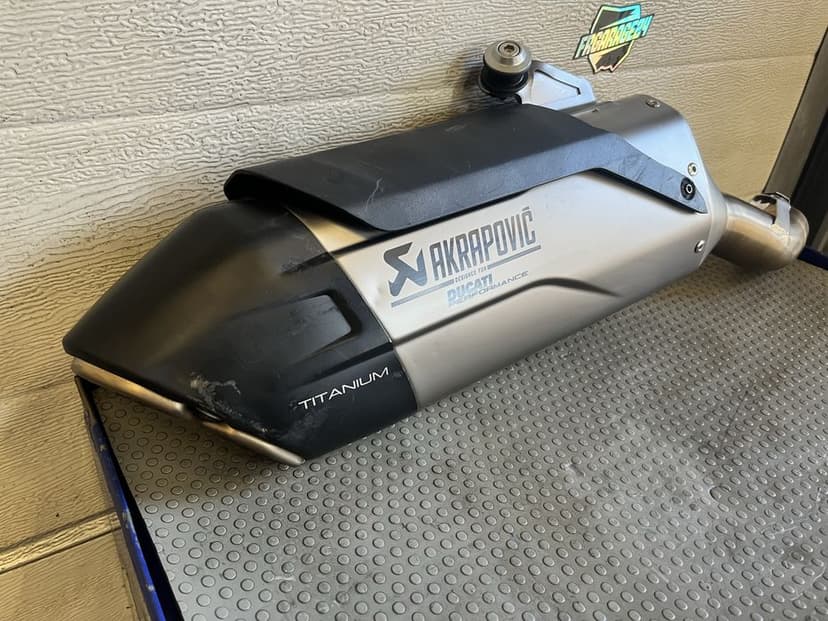 Wydech końcówka wydechu Akrapovic ducati multistrada v4 Akrapovic