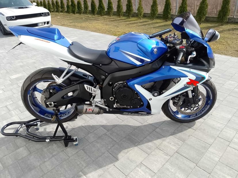 Suzuki GSX-R dużo dodatków
