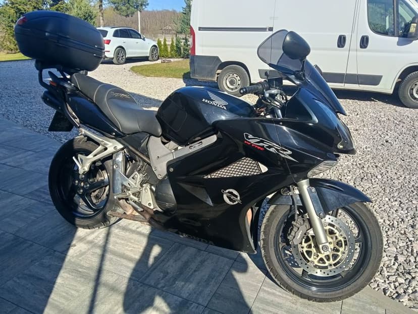 HONDA VFR 800 Doinwestowana 2004r
