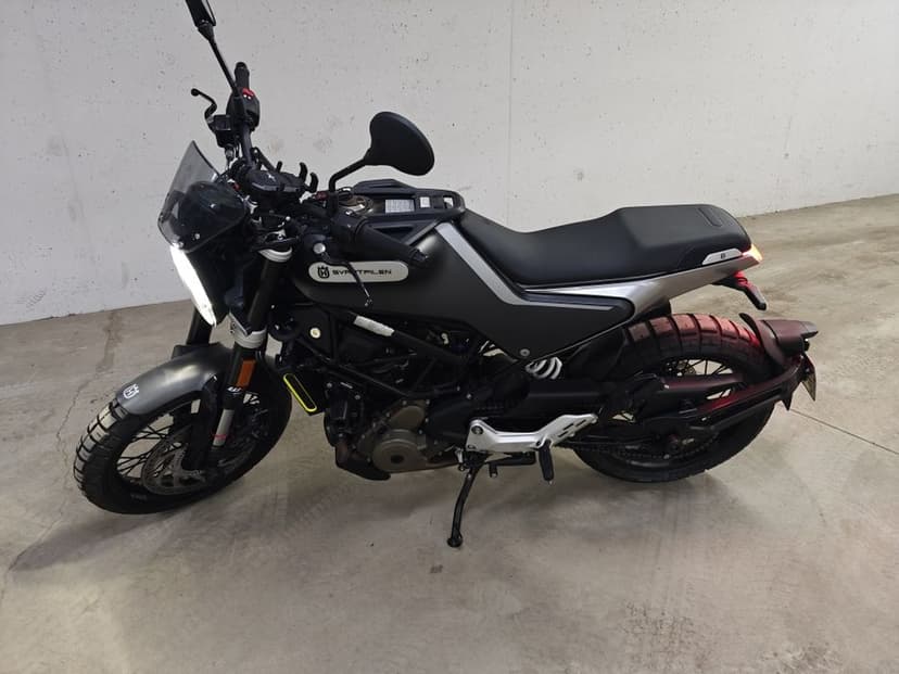 Husqvarna svartpilen 401/125#ktm#duke#390/125#kat. B