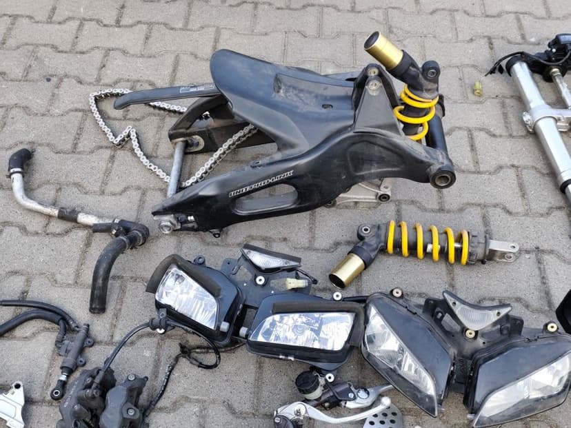 Honda CBR1000r sc57b zawieszenie przednie amortyzatory półka