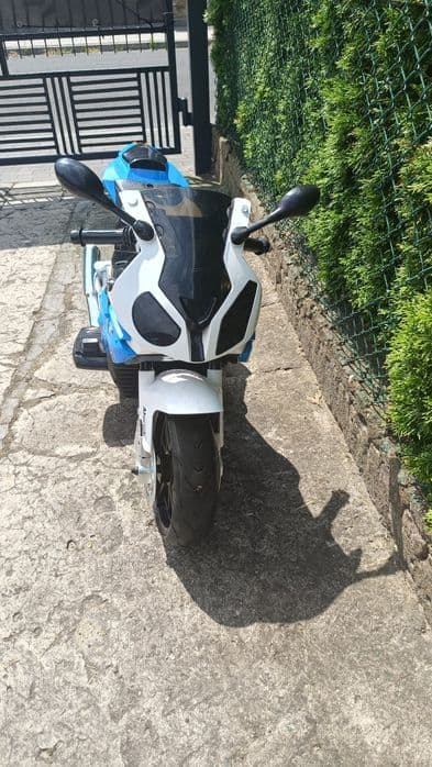 Motor BMW na akumulator niebieski