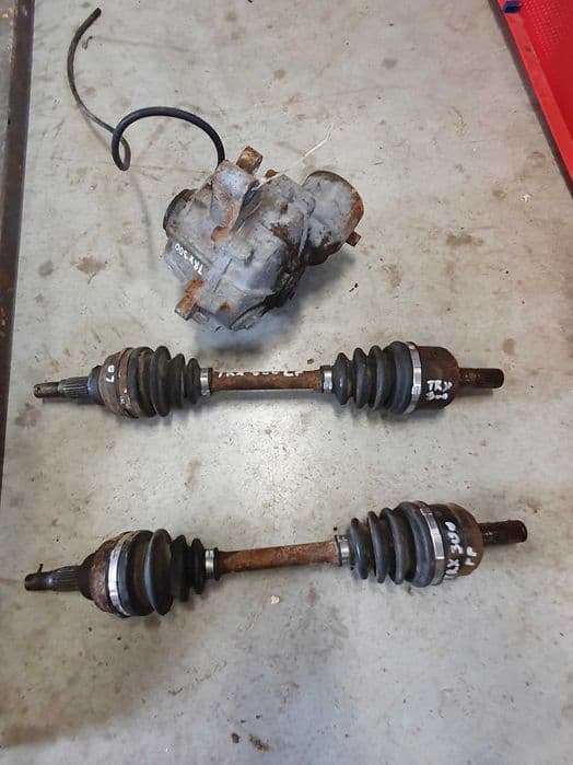 Gaznik Honda TRX 300 Części 350 Silnik Dyfer półoś Kartery Głowica wał