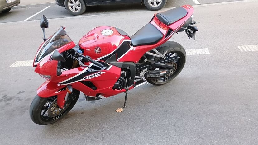 Honda cbr600rr 2018r niski przebieg  gwarancja !