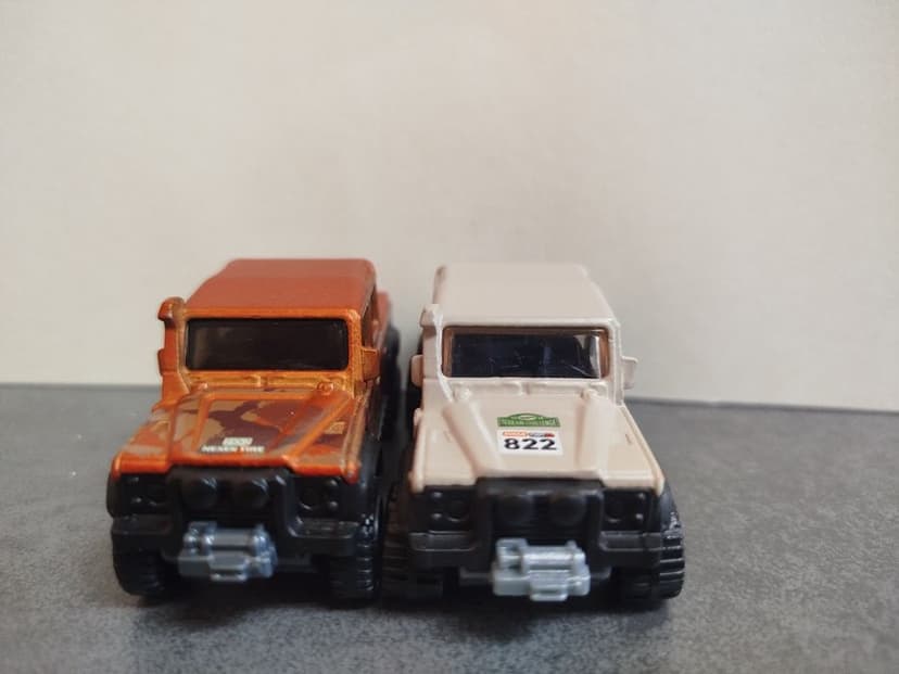 Hot Wheels '15 Land Rover Defender Double Cab FJV45 zestaw 2 pojazdów