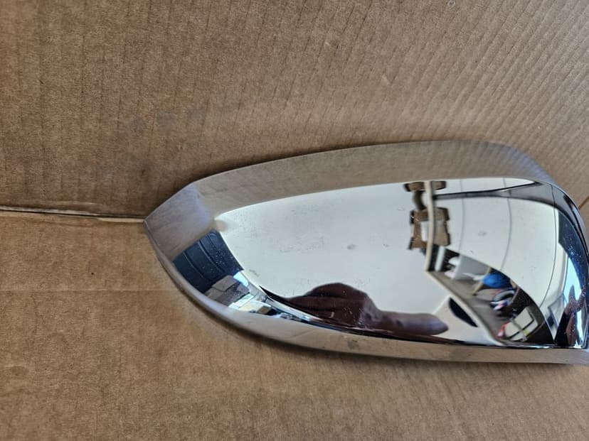 Toyota Hilux 16 obudowa lusterka chrom osłona prawa prawego