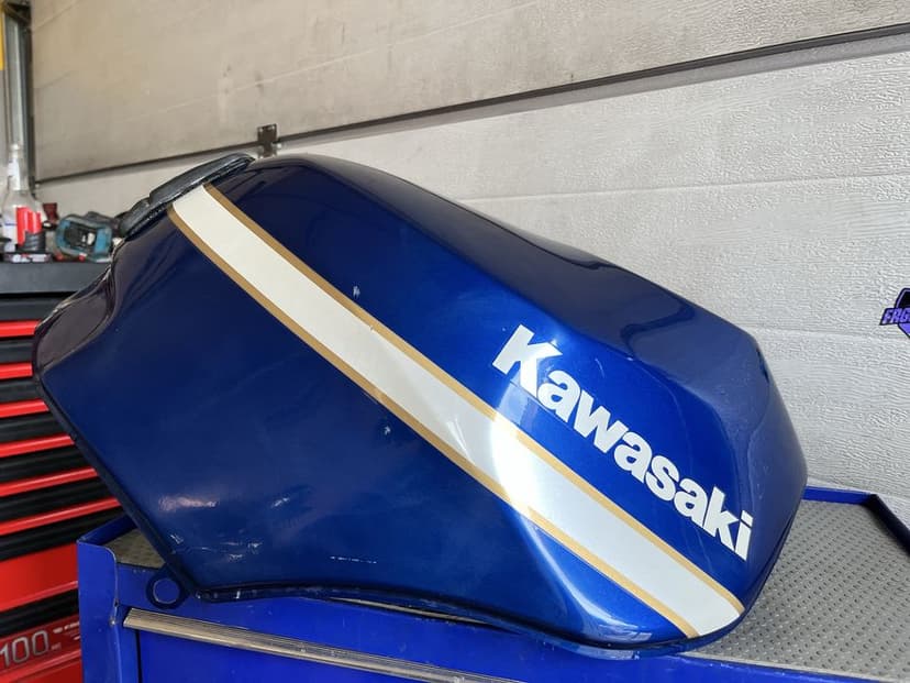 Zbiornik paliwa bak Kawasaki ZX 10 ZXT00B