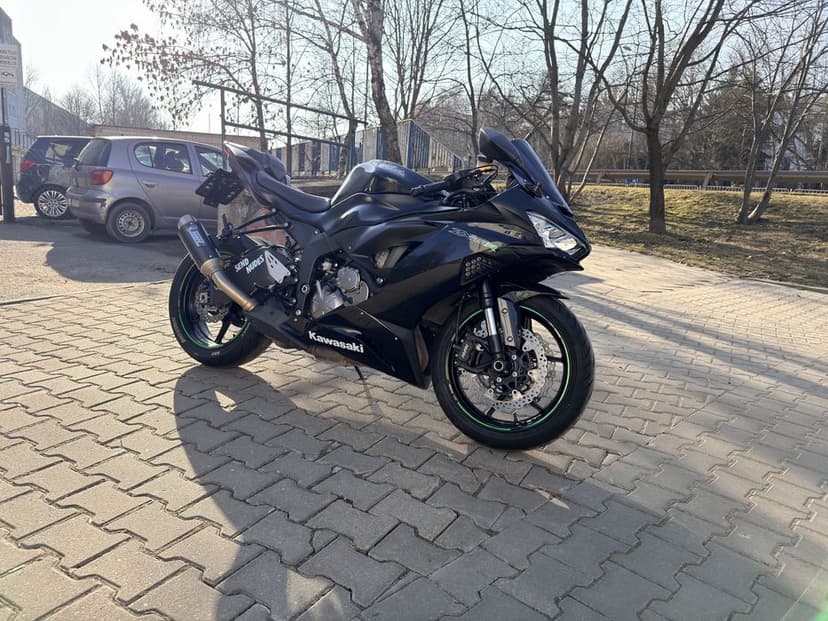 Kawasaki Zx6r 636 cbr gsxr
