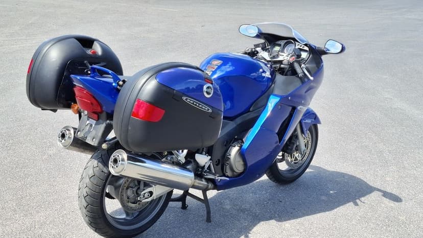 Honda CBR 1100 XX Super Blackbird wtrysk NIE Suzuki GSX 1300R Hayabusa, Kawasaki ZZR 1200, BMW K1200S
produkcja 2003 r., Sprowadzony z Niemiec (niemie