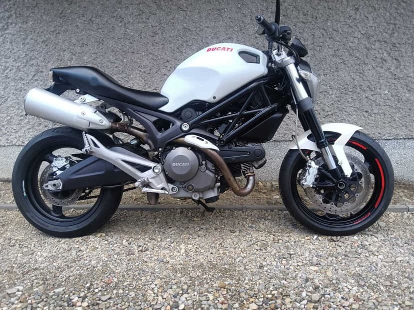 Ducati Monster 696