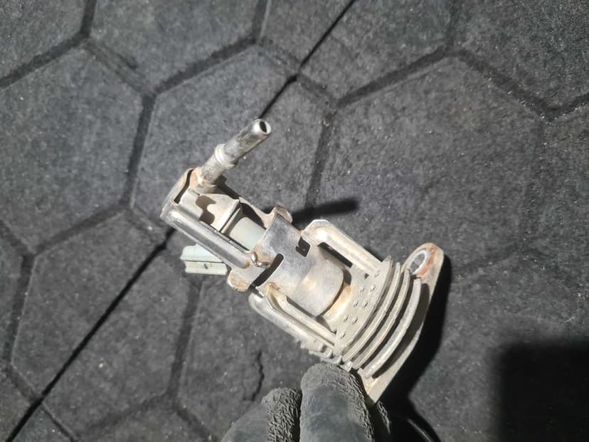 Toyota Hilux VIII 2.8 lift 21r wtryskiwacz AdBlue wtrysk