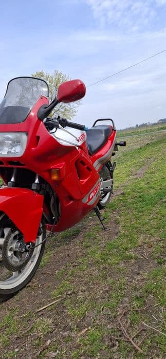 Honda cbr 600 f1 pc19