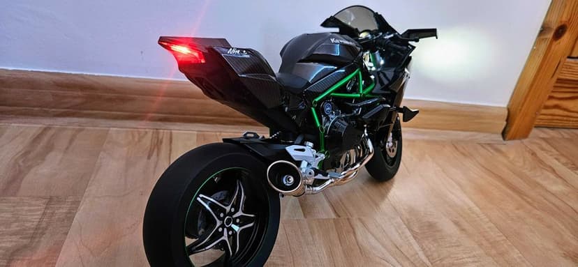 Kawasaki Ninja H2R model w skali 1:6- LED, Dymienie, dźwięki silnika