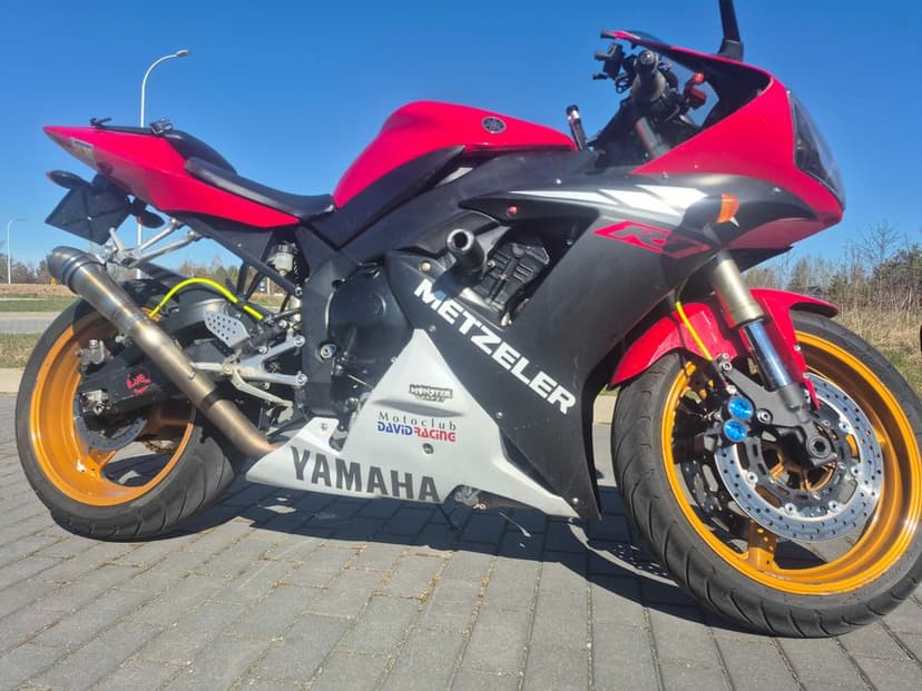 Yamaha r1 rn09 Doinwestowana .Gotowa do sezonu