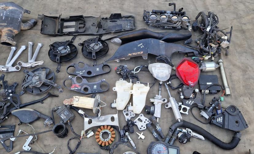 Suzuki GSXR 1000 K7 K8 półka rozrusznik uzwojenie airbox pompa szyba