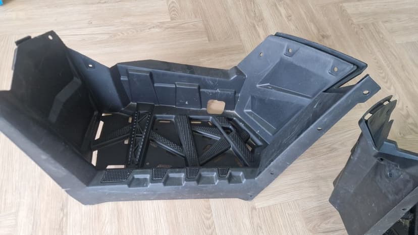 Plastiki polaris scrambler 1000S Nowe