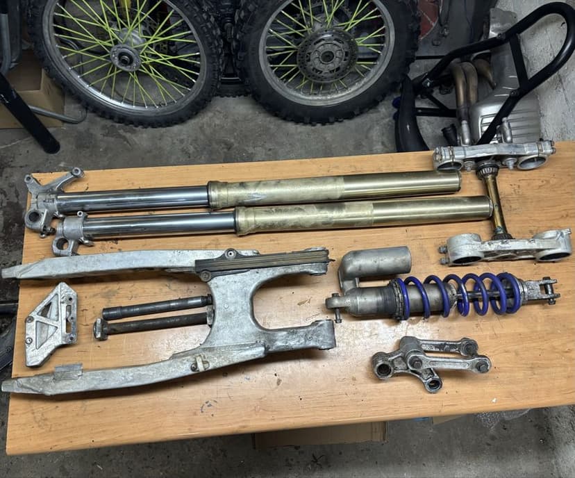 Suzuki RM 250 Czesci Cylinder Zawór Skrzynia Zaplon Kartery Glowica