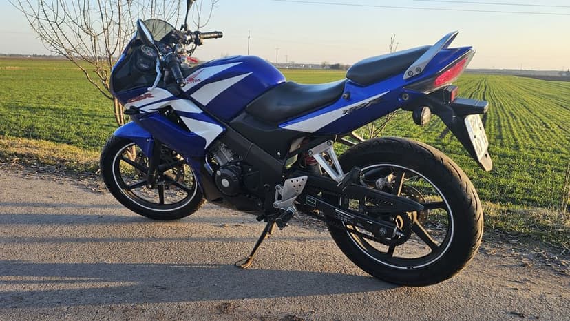 Honda CBR 125 / 166 cm Athena Wtrysk JC39 niski przebieg kat B A1