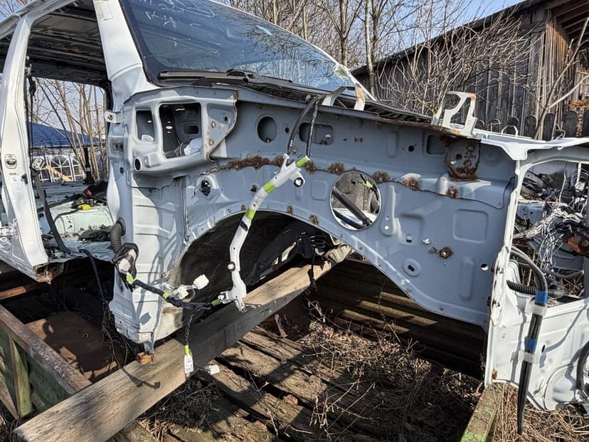 Maska zawiasy toyota 4 runner 5th gen. Fartuch pas przedni