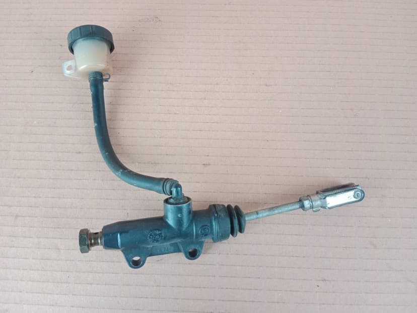 Aprilia Tuono RSV 1000 Mille Pompa Hamulca Tył Brembo Pompa Hamulcowa