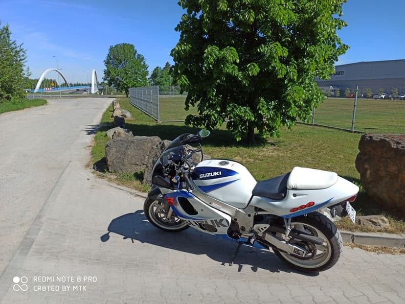 Suzuki GSX-R SRAD 600 dodatki mały prebieg stan kolekcjonerski