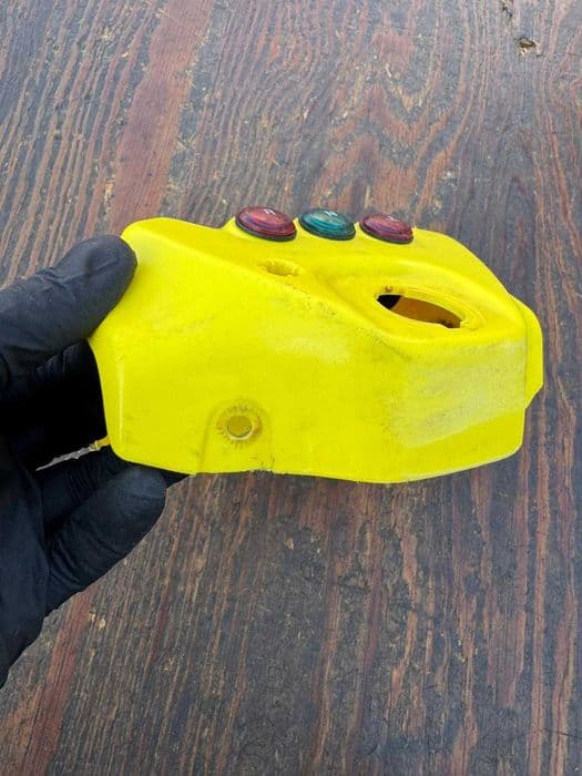 plastik kontrolek Suzuki LTZ 400 r 03-08 owiewka oslona czolowa kierow