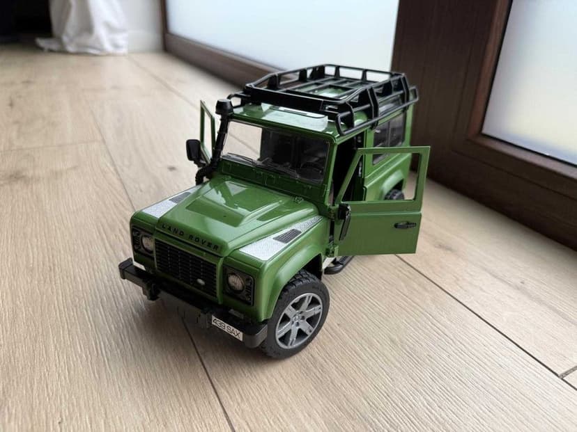 bruder land rover defender