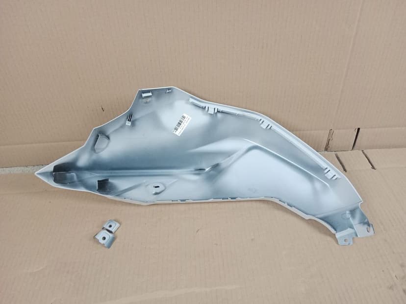 Bmw F900R K83 Prawa Nakładka Zbiornika Paliwa Baku Boczek Owiewka 2023