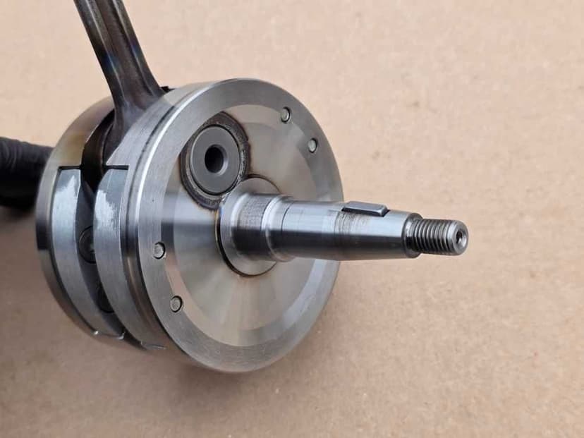 Oryginalny wał korbowy Suzuki RM 125 r. 01-08 oem