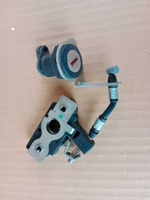 Ducati Monster 696 Zestaw do Odpalania Klucze Wlew Zamek Tył Stacyjka